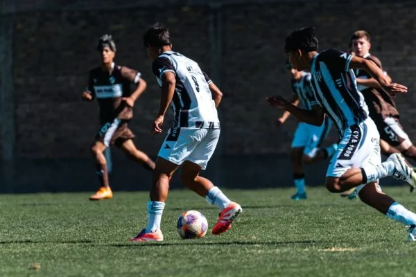 soccer winger sprinting with ball